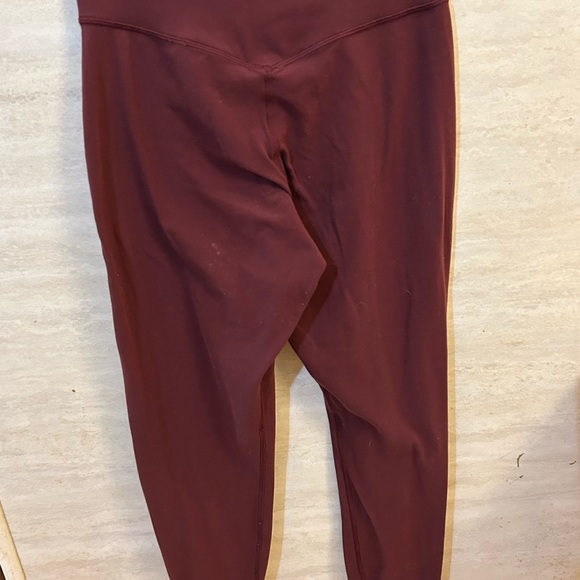Lululemon Back In Action
Jogger Women's Burgundy - Picture 5 of 8